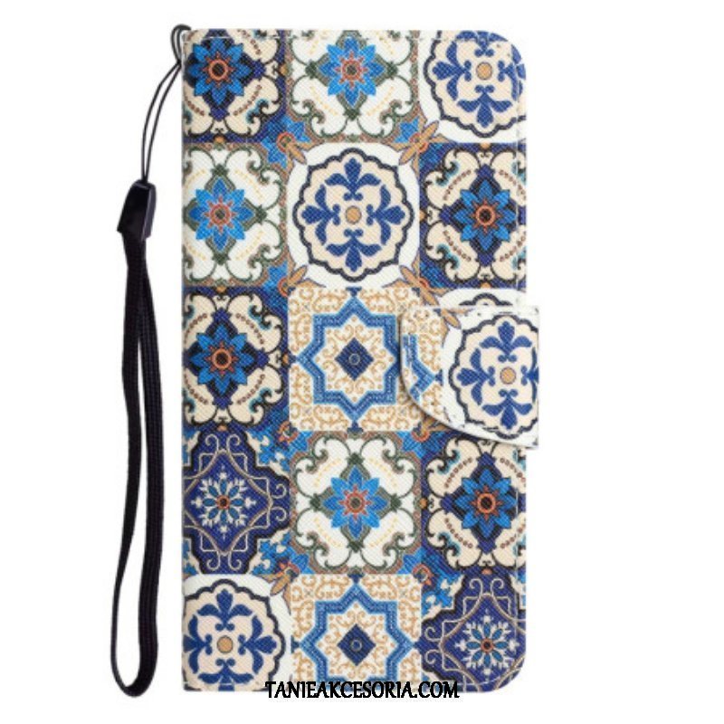 Etui Folio do iPhone 15 z Łańcuch Niebieski Patchwork Z Paskiem